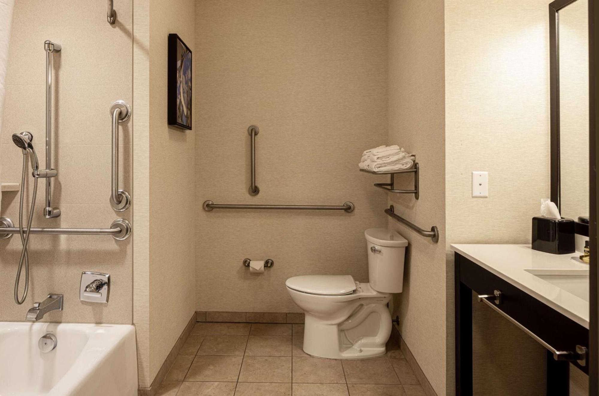 Best Western Plus Franciscan Square Inn & Suites Steubenville Exterior foto