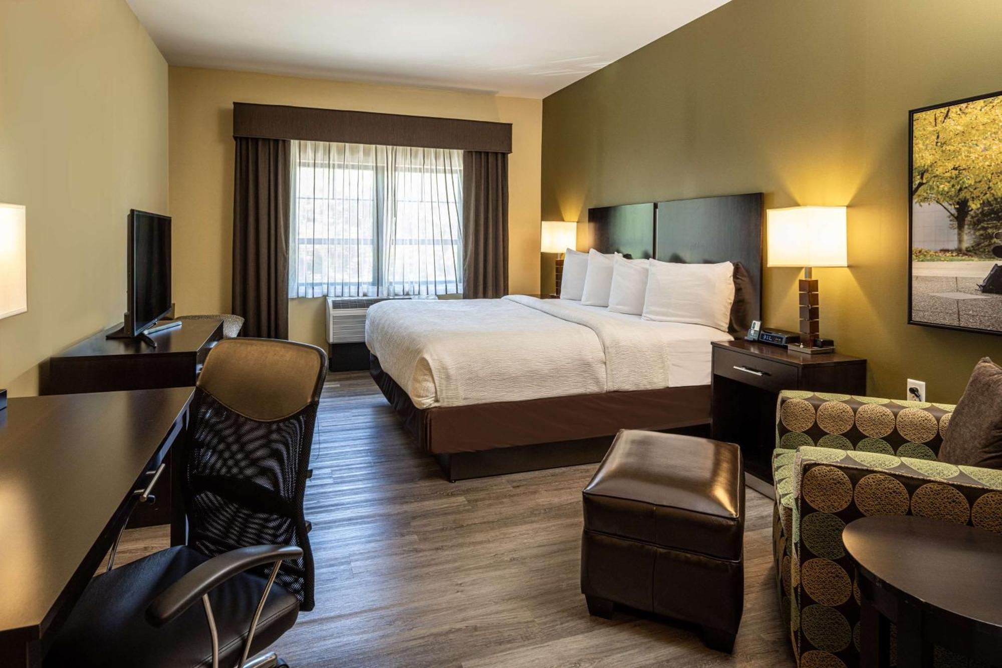 Best Western Plus Franciscan Square Inn & Suites Steubenville Exterior foto