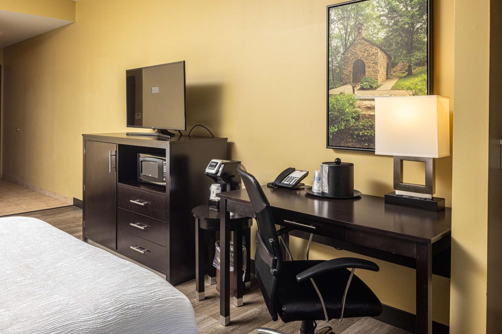 Best Western Plus Franciscan Square Inn & Suites Steubenville Exterior foto